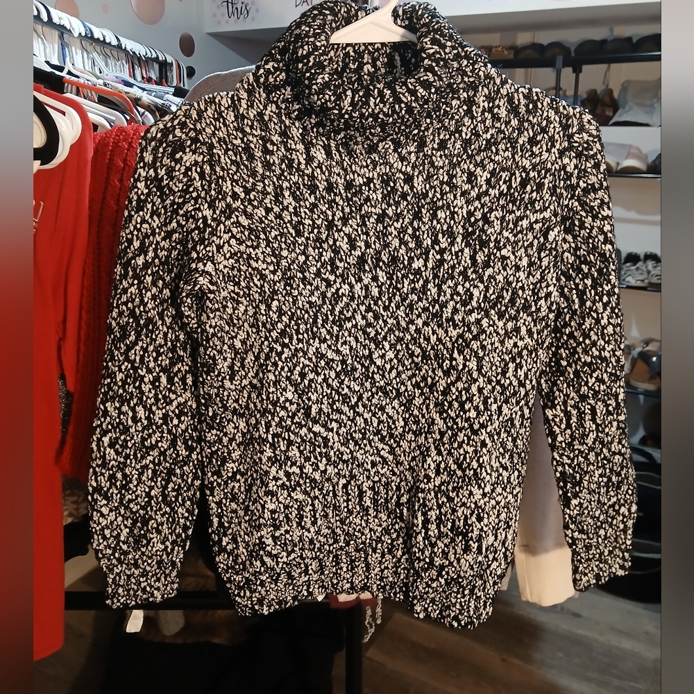 🫶 5 For $20 Elegant Black and White Turtleneck Sweater